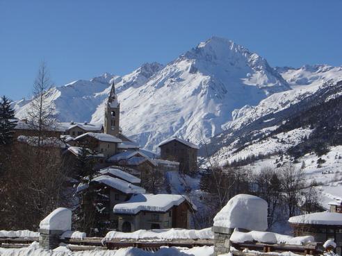 skidresor Val Cenis mysig by billigt,extremt snösäkert,liftnära boende ,ski in ski out,billigt liftkort,stor fallhöjd,400 km pist du behöver INTE åka kabinlift,snösäker nyårsresa alperna,billig sportlovsresa alperna,mysig by,skidresor alperna, bo nära lift,barnvänlig skidort,sportlovsresa alperna familj,skidresor alperna billigt,snösäker påsk alperna,billig påskresa alperna,billig snösäker påsk alperna,vasaloppsträning Alperna nyår,längdåkning alperna snösäkert,längdåkning alperna hög höjd